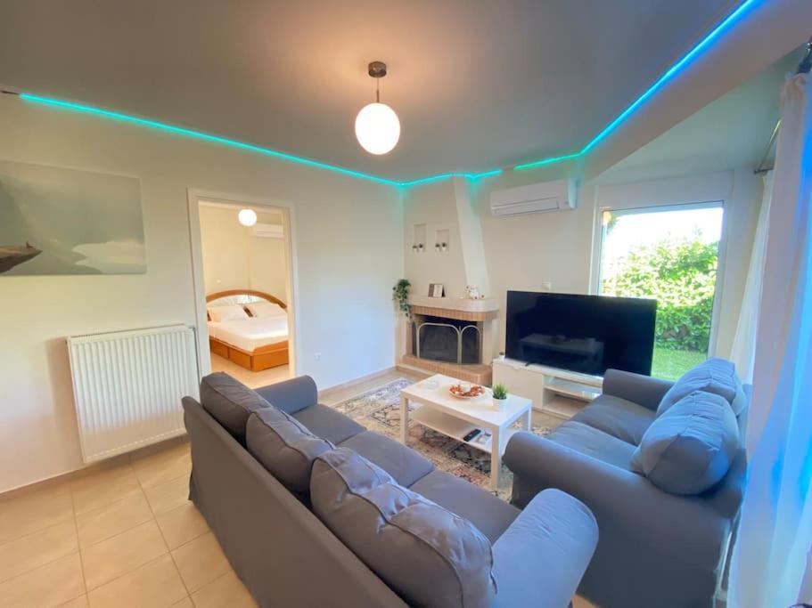 Cozy 2 Room Apartment With Garden Near Athens Air-Port Artemida  Exterior photo